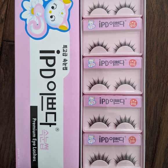 False Eyelashes - Picture 1 of 1